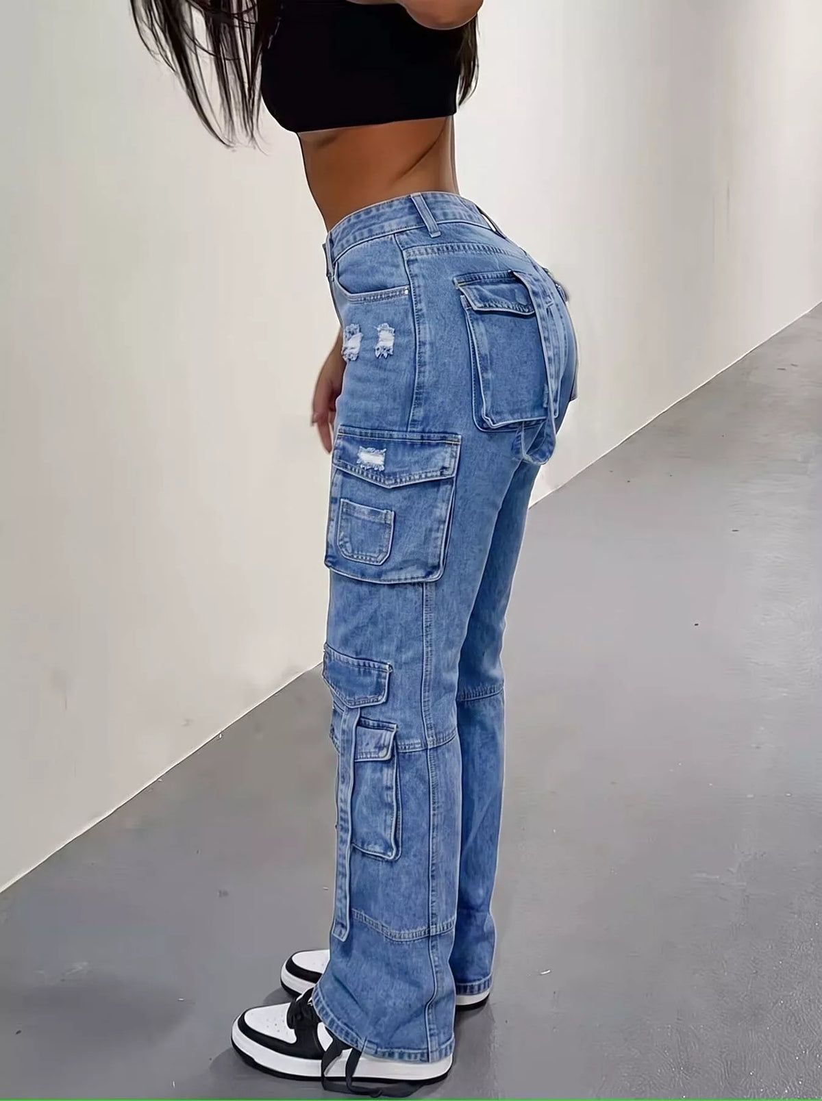 High-waisted dark blue distressed cargo jeans, image 2