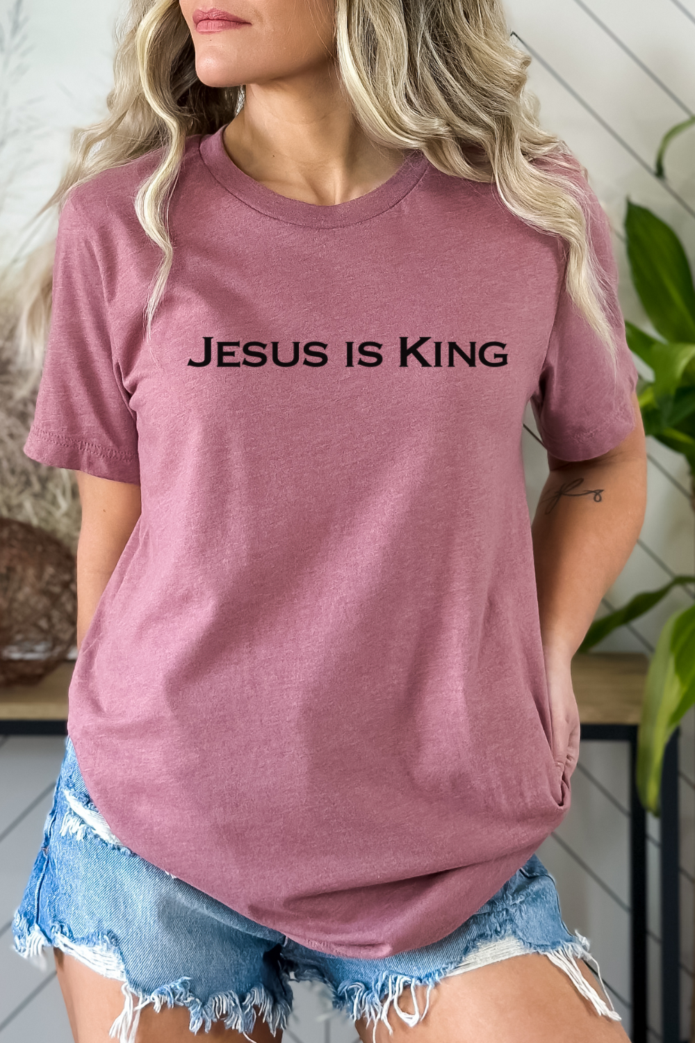 Jesus Is King Graphic Tee