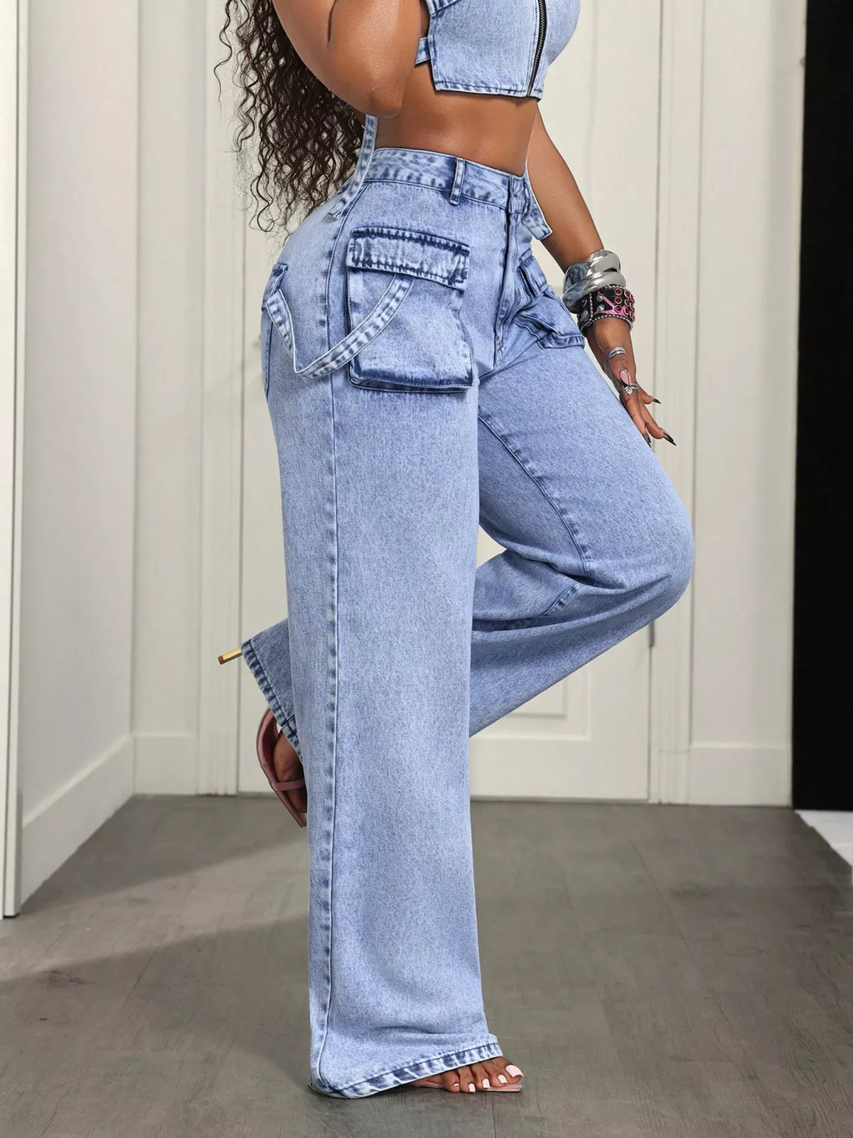 Blue high-waisted wide-leg cargo jeans, image 3